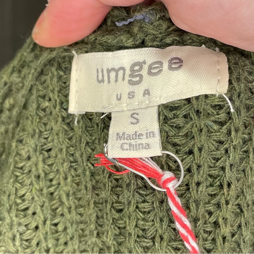 NWT Umgee Black and Green V-Neck Sweater - Picture 8 of 11